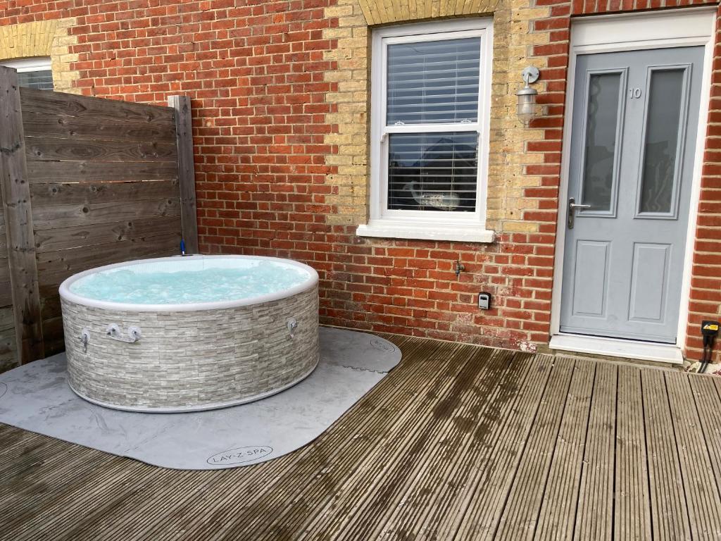 Coastguard Cottage room 2