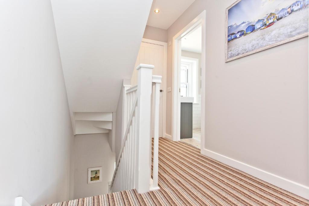 Coastguard Cottage room 6